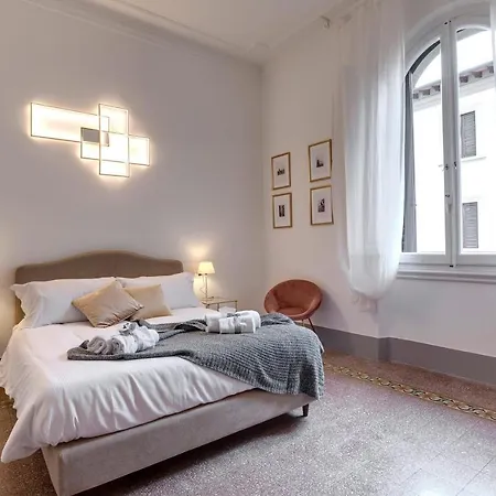 Magenta Apartment By Mamo Florence-2